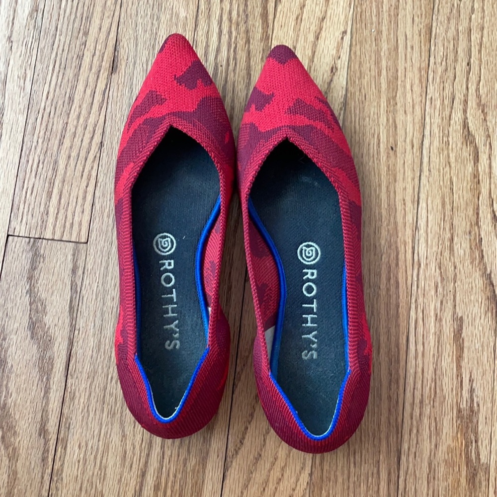 Red Camo Pointed Toe Rothy’s size 8.5